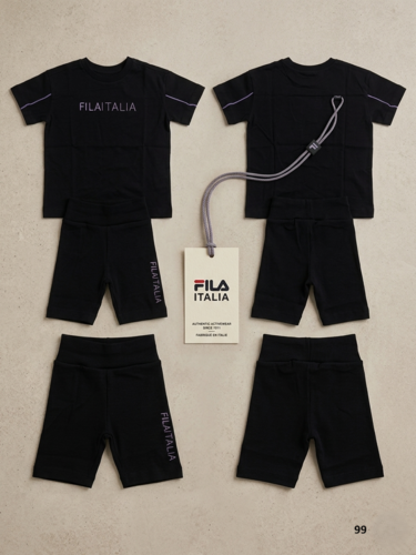 סט FILA עוצר נשימה לבנות - חולצת T ומכנסי טייץ קצרים