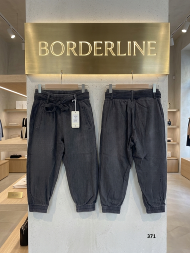 מכנסי בד אופנתיים לבנות מבית המותג Borderline