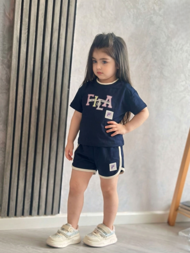 סט FILA מקורי לבנות חולצה ומכנס קצר בעיצוב איטלקי