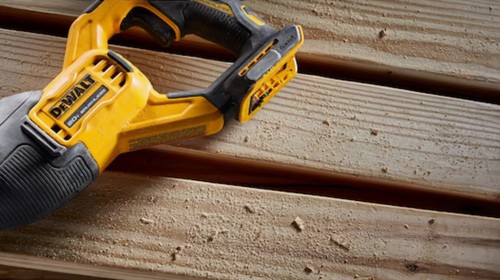 מסור חרב נטען מקצועי DEWALT 20V DCS382 (גוף בלבד)