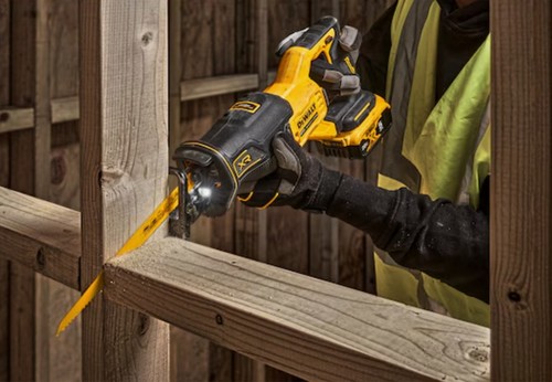 מסור חרב נטען מקצועי DEWALT 20V DCS382 (גוף בלבד)