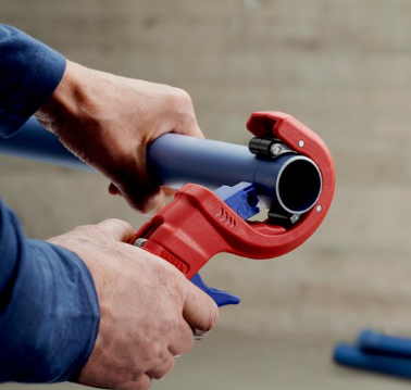 חותך צינורות ניקוז מפלסטיק KNIPEX DP50