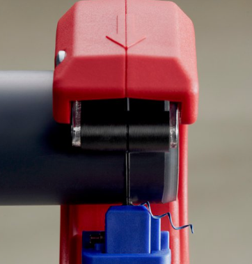 חותך צינורות ניקוז מפלסטיק KNIPEX DP50