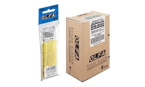 הב OLFA PB-800 מותקן בסכין PC-L בזמן חיתוך לוח פלסטיק