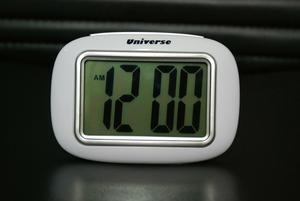 שעון מעורר דיגיטלי UNIVERSE דגם NR-911