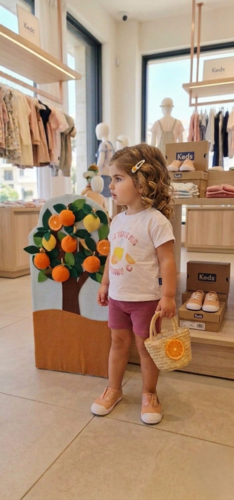 סט חולצת טי ומכנסיים קצרים לבנות - קולקציית ילדים