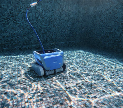רובוט ניקוי לבריכה Dolphin M550