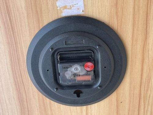 שעון נובה עץ ורקע אפור כסף  53 ס