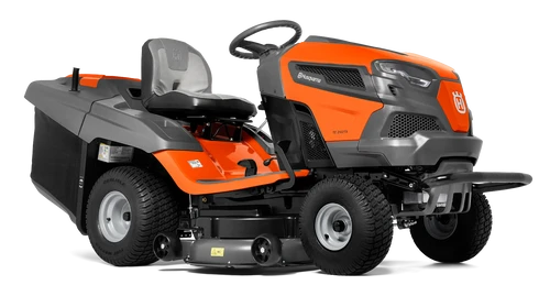 טרקטורון כיסוח דשא Husqvarna TC 242 TX עם סל איסוף אחורי מבט צדדי על רקע לבן