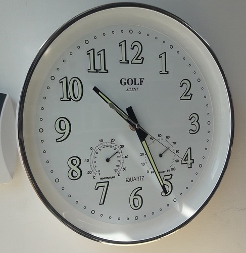 PW263NN שעון קיר  מאיר בחושך GOLF