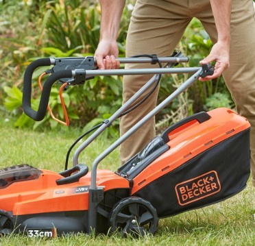 מכסחת דשא נטענת Black+Decker BCMW3318N