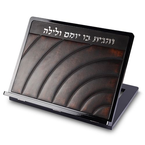 סטנדר מעץ איכותי עם פלקטה דמוי עור
