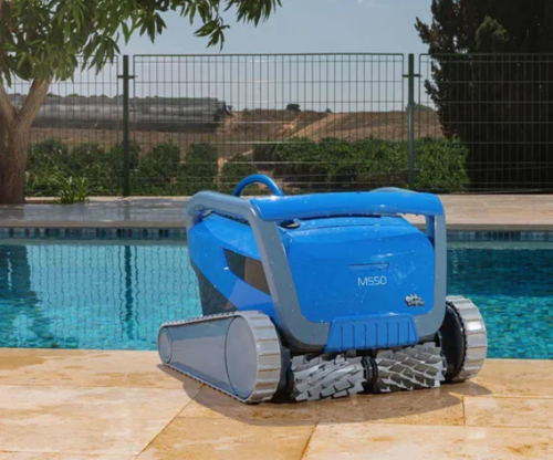 רובוט Dolphin M550 לניקוי הבריכה