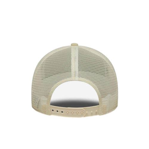 כובע NEW ERA לנשים בגוון בז' עם תווית עור