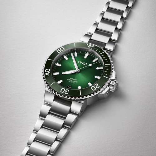 Oris Aquis Date 41.5mm Calibre 400 מגיע עם 10 שנות אחריות