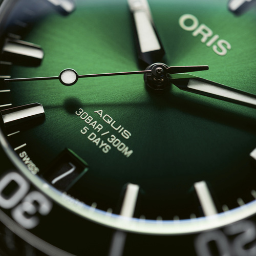 Oris Aquis Date 41.5mm Calibre 400 מגיע עם 10 שנות אחריות