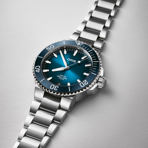 Oris Aquis Date 41.5mm Calibre 400 מגיע עם 10 שנות אחריות