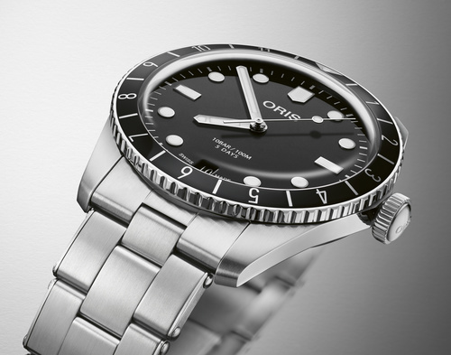 Oris Divers Calibre 400 Sixty-five 12h 40mm מגיע עם 10 שנות אחריות