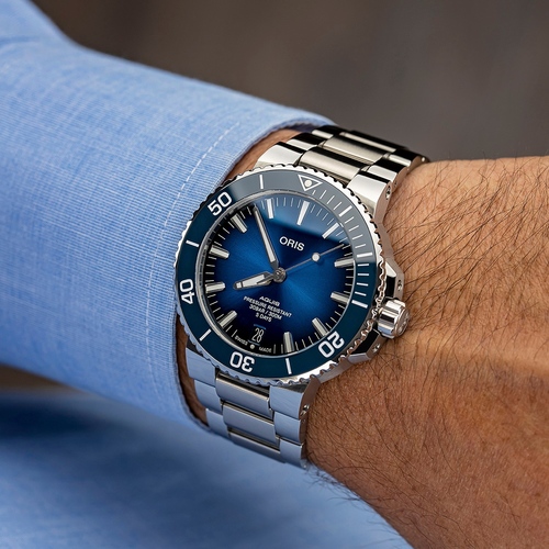 Oris Aquis Date 43.5mm Calibre 400 מגיע עם 10 שנות אחריות