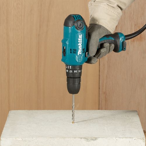 הדגמת שימוש במברגה מקדחה רוטטת HP0300