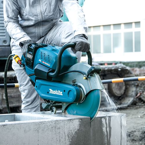 שימוש במסור לחיתוך מתכת ובטון 2X40V נטען 355 מ
