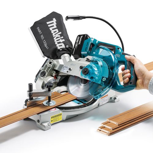 שימוש במסור גרונג נטען 18V עם לייזר MAKITA DLS600Z