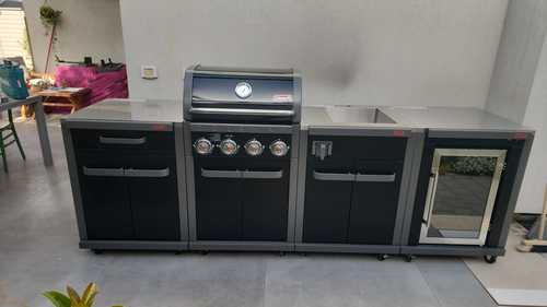 גריל רבולושן 4 שחור +  יח’ כיור + יח’ מקרר Coleman + ארון אחסון 