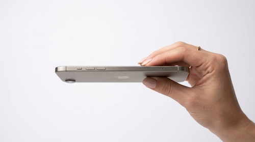 iPhone Air ביקורת ישראל: האם האייפון הדק בעולם מתאים לשימוש יומיומי?