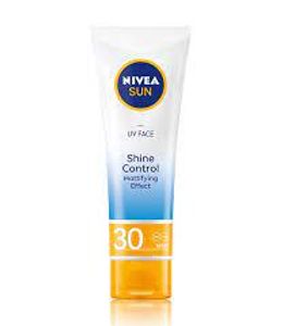 מקדם הגנה | 30 SPF | למראה עור מט | מכיל 50 מ"ל |