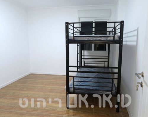 מיטת קומותיים 