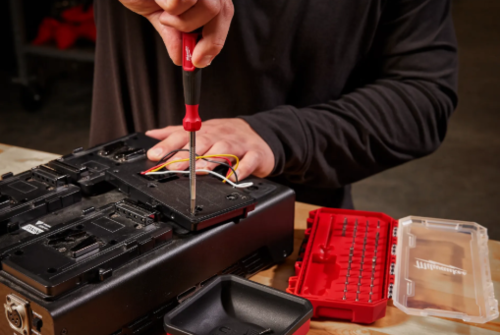 מברג דיוק רב ביטים Milwaukee 48-22-2935 דגם 39-in-1 Precision Multi-Bit Screwdriver 