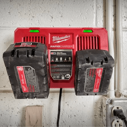 מטען כפול רפיד מהיר Milwaukee M18™ DFC 4932472073