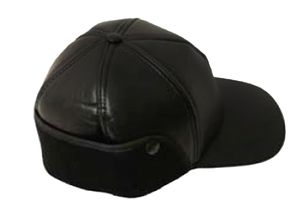 כובע מצחיה שחור עם פרווה