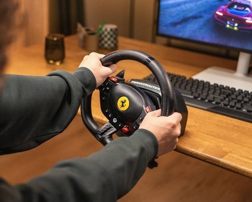 הגה מירוצים עם דוושות Thrustmaster T98 Ferrari 296 GTS Xbox/PC