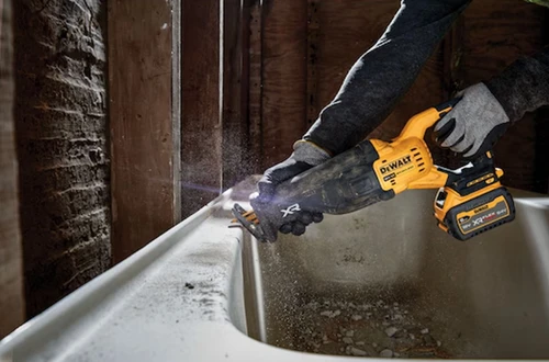 גוף מסור חרב נטען בראשלס DeWALT DCS388N BL 54V