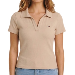 חולצת פולו TOMMY JEANS מידות XS-XL לנשים בגוון קאמל