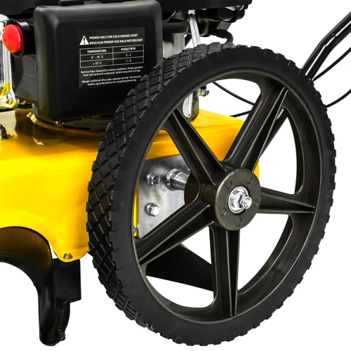 גלגל שטח גדול של מכסחת עשבייה TEXAS Pro Trim 600 עם מבנה מקצועי לתמרון קל בשטחי עבודה מאתגרים