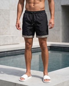 בגד ים BALR מידות S-XXL לגברים בגוון שחור עם לוגו