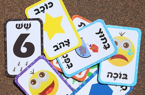 משחק קלפים צורות, צבעים, מספרים, הפכים והבעות פנים