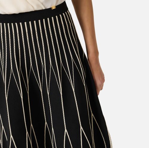 Two-colour knit skirt