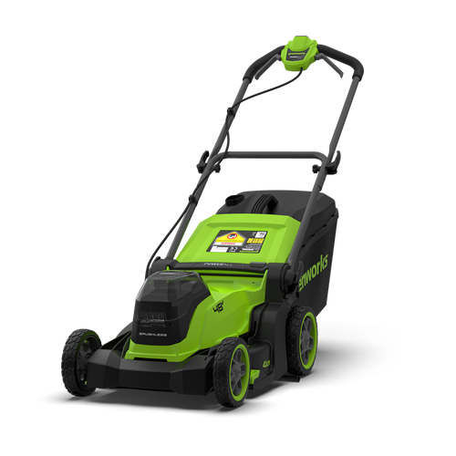 מכסחת דשא נטענת Greenworks LM4102 48V - מבט צד על רקע לבן מציג את העיצוב הארגונומי, הגלגלים הגדולים ושק האיסוף 40 ליטר