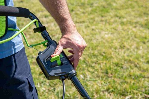מכסחת דשא Greenworks GLM801602 80V PRO - מכסחת 21 אינץ' הנעה עצמית עם מנוע DigiPro Brushless וטכנולוגיית SmartCut לגינות עד חצי אקר
