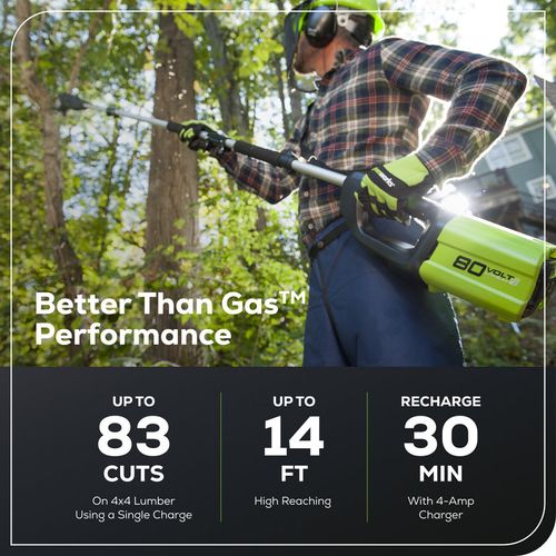 סט גובה Greenworks Pro 80V Brushless - מגזמת גדר על מוט ומסור גבהים טלסקופי עם סוללה ומטען על רקע לבן