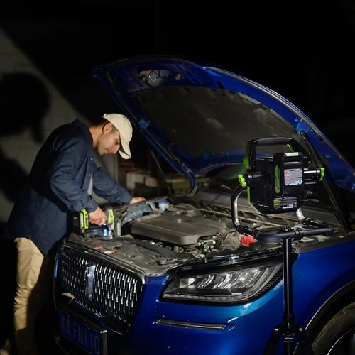 פנס עבודה Greenworks G24WL היברידי 2000 לומן 24V - תאורה חזקה לעבודות תחזוקה וקמפינג עם ראש מסתובב 360 מעלות