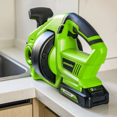 ספירלה נטענת לביוב Greenworks G24DA - כלי מקצועי לפתיחת סתימות עם כבל 7.5 מטר וראש קפיץ נירוסטה, מנוע 550 סל
