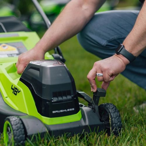 מכסחת דשא נטענת Greenworks MO48L421-01 48V - מכסחת מתקדמת עם מנוע Brushless ופלטפורמת חיתוך 36 ס