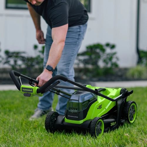 מכסחת דשא נטענת Greenworks MO48L421-01 48V - מכסחת מתקדמת עם מנוע Brushless ופלטפורמת חיתוך 36 ס