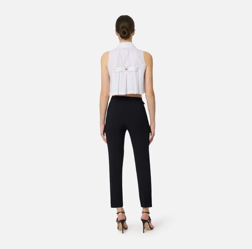 Trousers in lightweight crêpe and satin fabrics