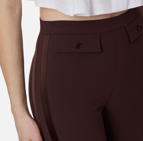 Trousers in lightweight crêpe and satin fabrics
