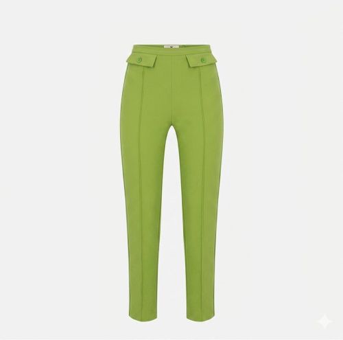 Trousers in lightweight crêpe and satin fabrics